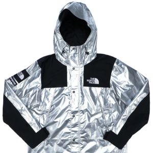 SUPREME THE NORTH FACE METALLIC MOUNTAIN PARKA SIL